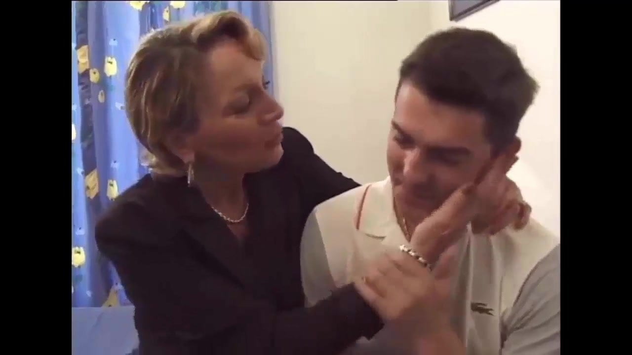 Maman veut ma bite dans son cul