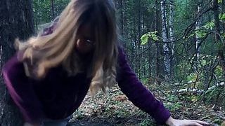 I fucked a stranger in the woods to help her – public sex