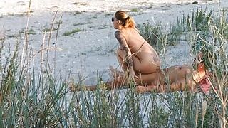 Peeping on couple fucking on the public beach
