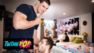 TWINKPOP - Benjamin Blue Convinces His Straight Friend That's It's Bet...